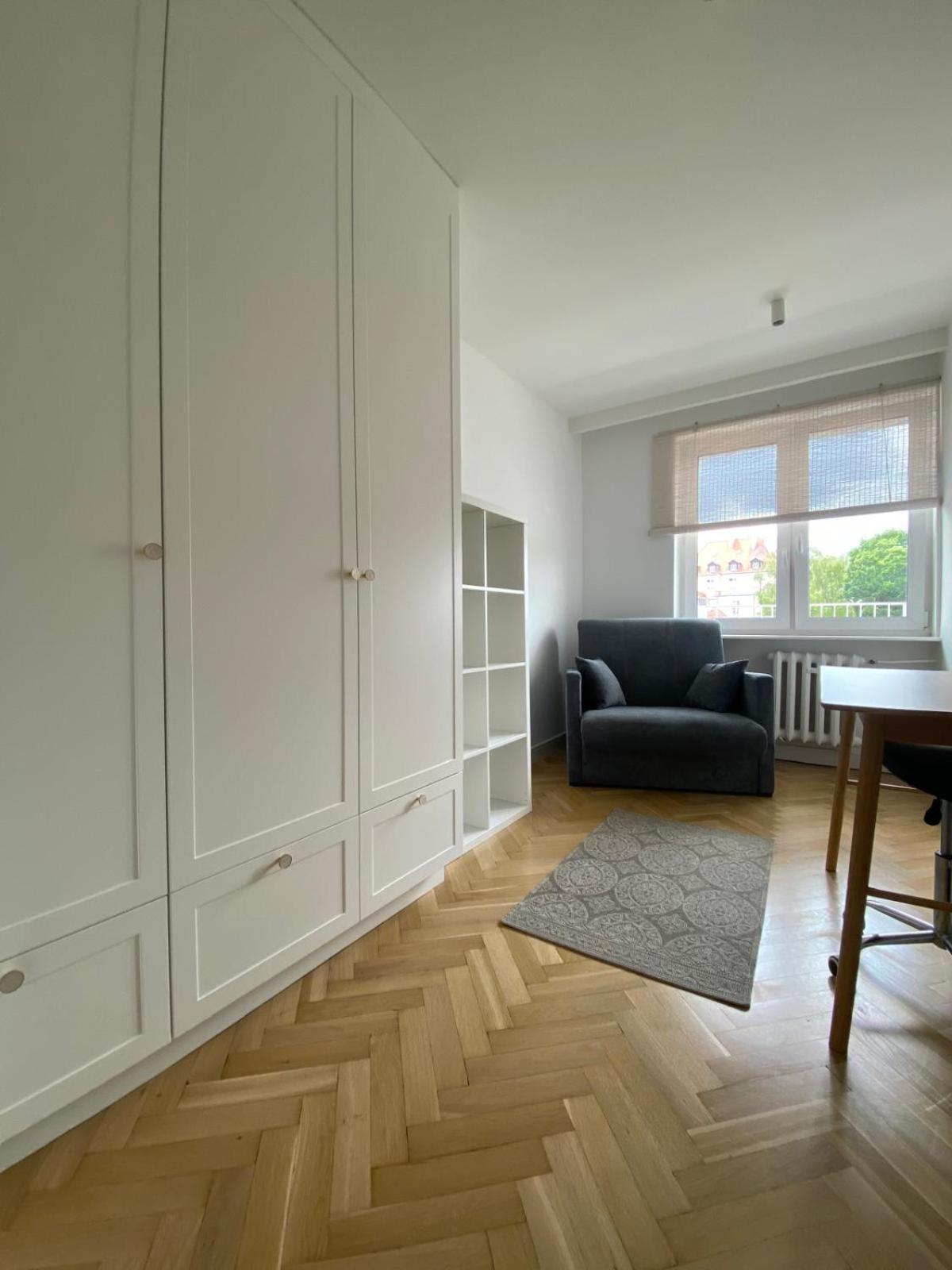 Cozy Wooden Apartment *